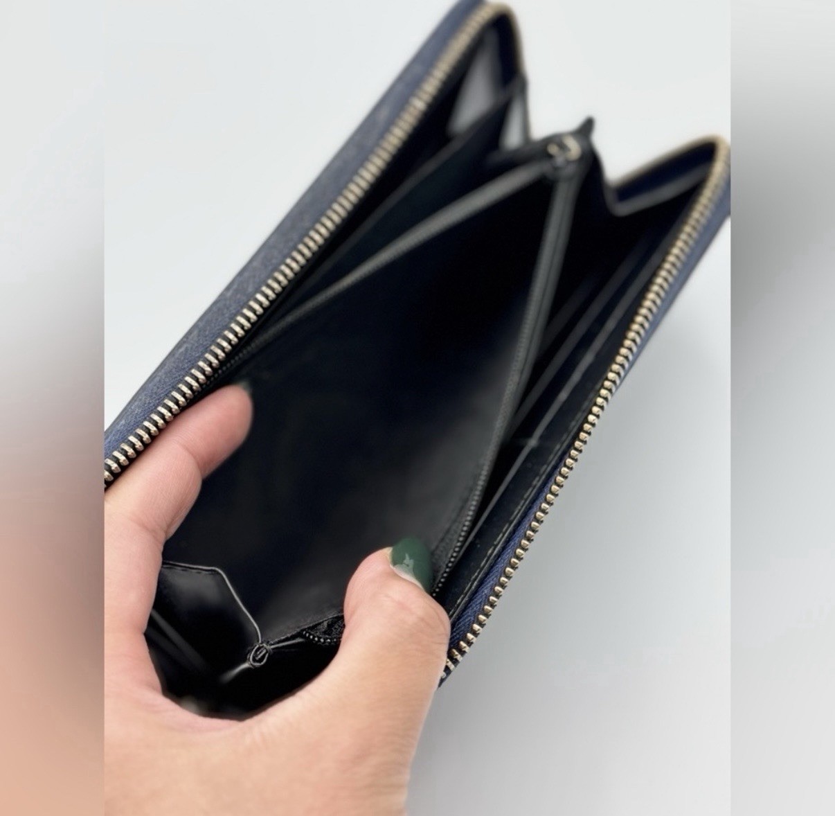 Authentic Gucci Microguccissima Bee Zip Around Wa… - image 6