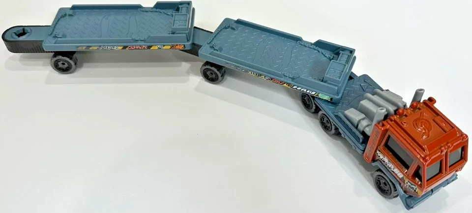 Hot Wheels - Transporte De Carga - Super Rigs - Camión Con Auto Set De 2 - HVD94 - Imagen 3 de 4