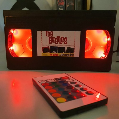 Música y Musicales LED VHS Novedad Cinta Luz Lámpara Cumpleaños Navidad Idea de Regalo Retro - Imagen 19 de 345
