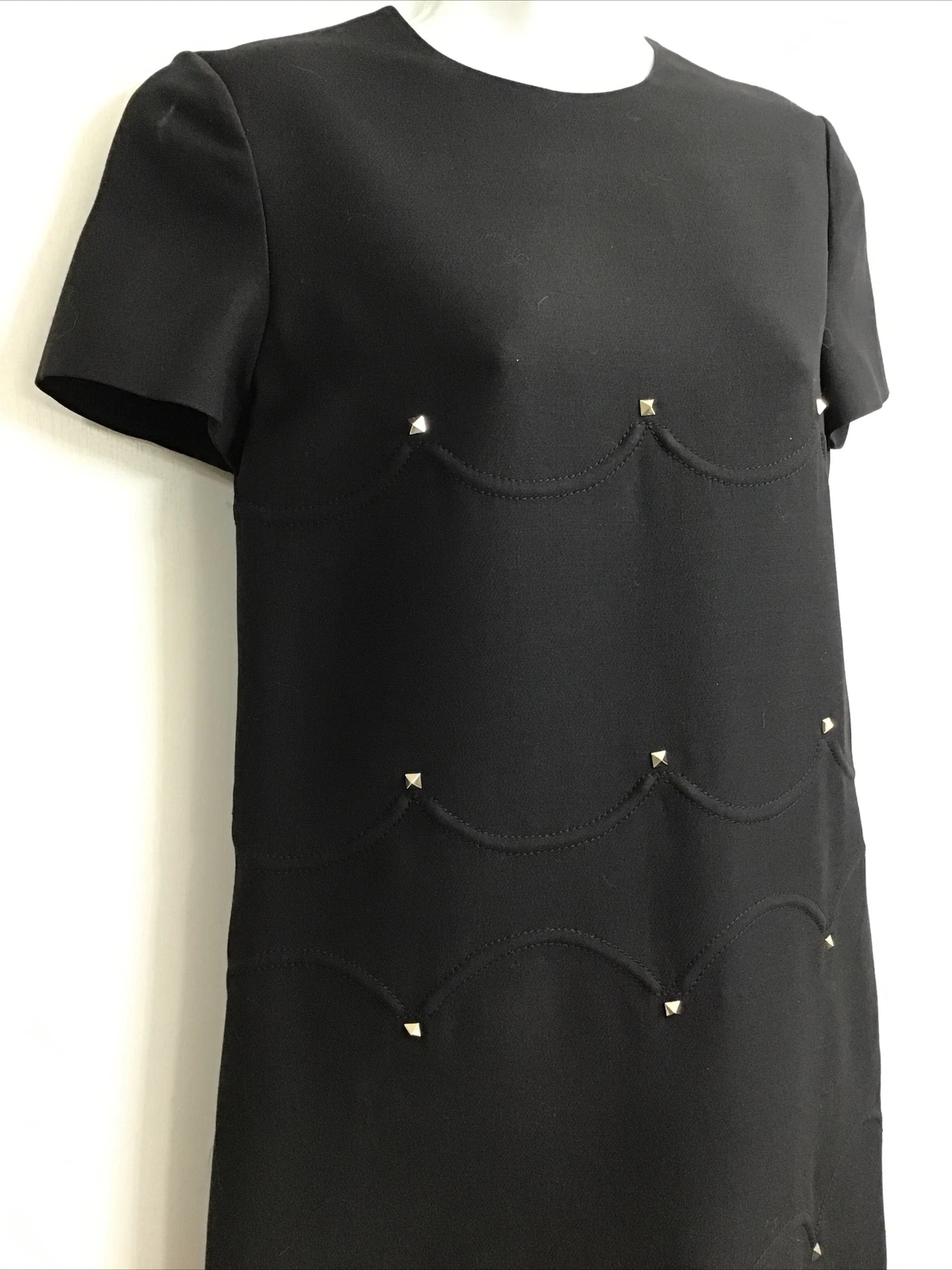 Abito Valentino lana nera manica a crappa borchie oro borchie con etichette $2950 taglia 4