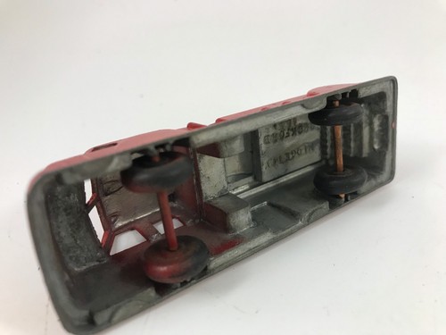 VINTAGE 1950’S ERAMIDGETOY RED DIE CAST FIRE TRUCK - Picture 4 of 7