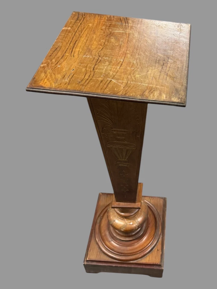 Antiguo soporte de pedestal de escultura tallada en inciso floral victoriano de nogal Foto 3 de 4