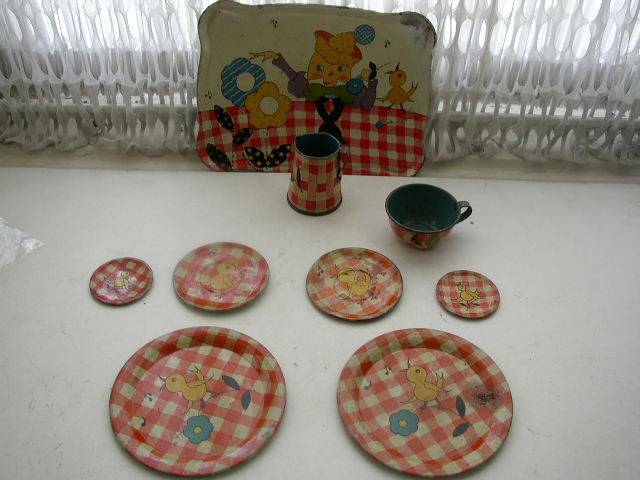 Rare, 1930s Ohio Art,, FB Peat's  Humpty Dumpty 10-pc Child’s Tin Tea Set