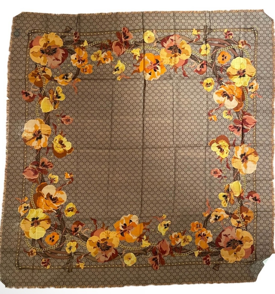 Gucci★素敵！Orange Silk Floral GRG Logo Square Scarf Gucci Orange GG Floral Print Silk Scarf Gucci | TLC