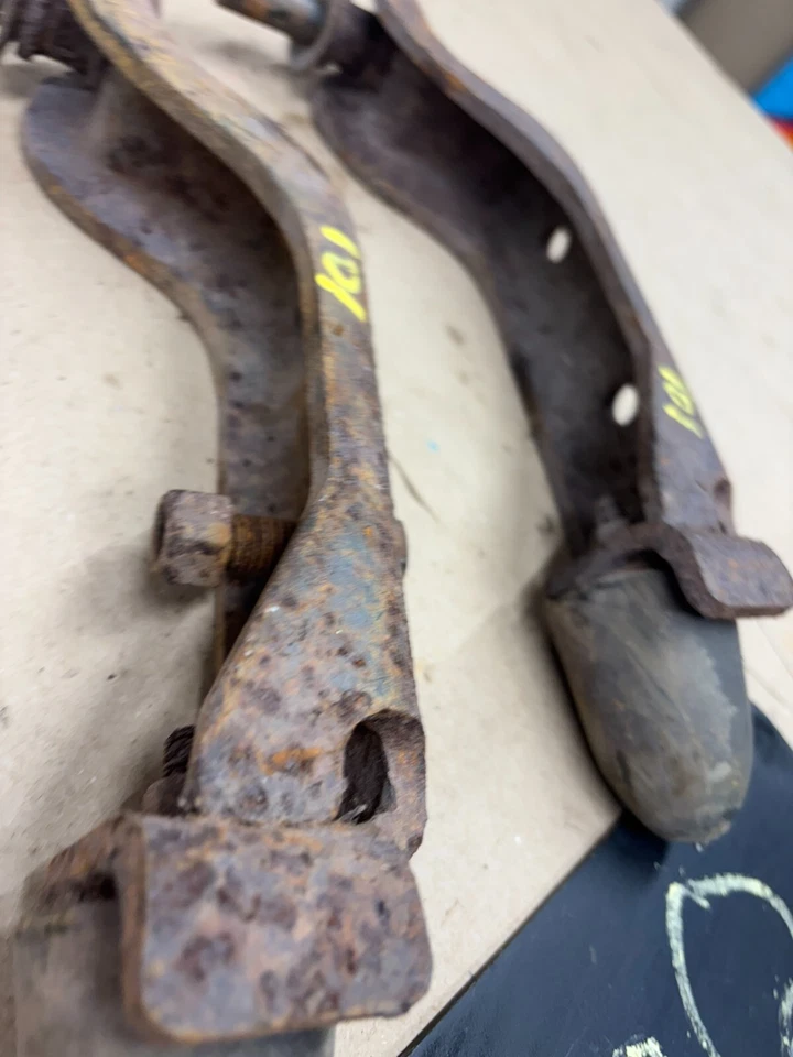 1981 87 1993 DODGE W100 W150 ПОЛНЫЙ ПРИВОД 4X4 ПЕРЕДНЯЯ ОСЬ АМОРТИЗИРУЮЩЕЕ КРЕПЛЕНИЕ КРОНШТЕЙНЫ ОТБОЙНИКИ - Изображение 3 из 4