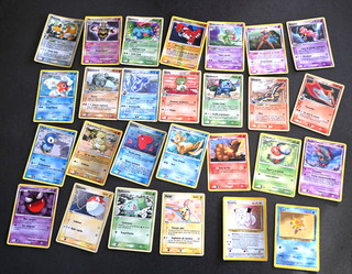 Lot de 27 cartes POKEMON anciennes différentes de 40PV à 120PV TBE