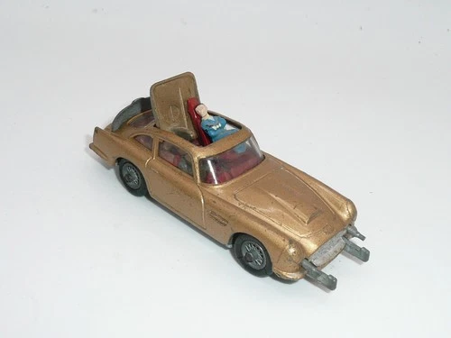 Corgi 261 James Bond 007 Aston Martin DB5  2nd Issue w/ Baddies  *vintage*