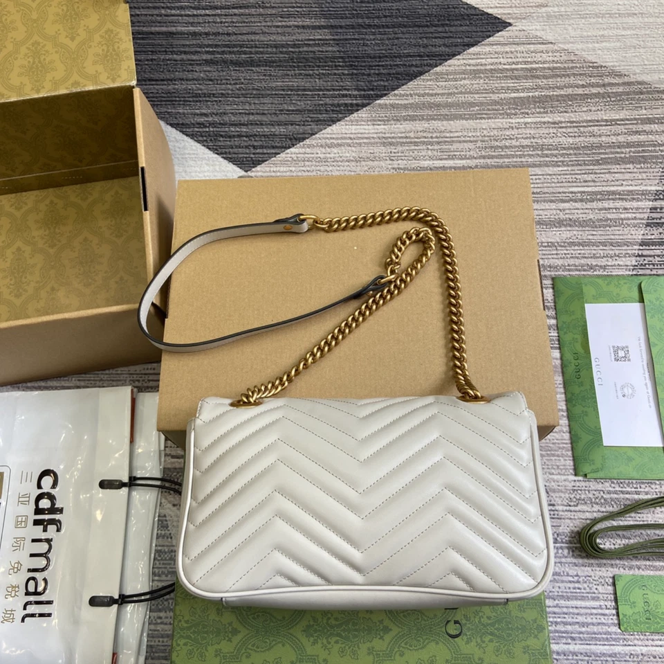 Bolso de Hombro Gucci GG Marmont Cuero Matelassé - Blanco Foto 4 de 4