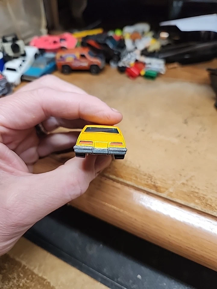 Coche suelto vintage 1980 Hot Wheels Gold Sparkle Cadillac Seville Hong Kong Foto 4 de 4