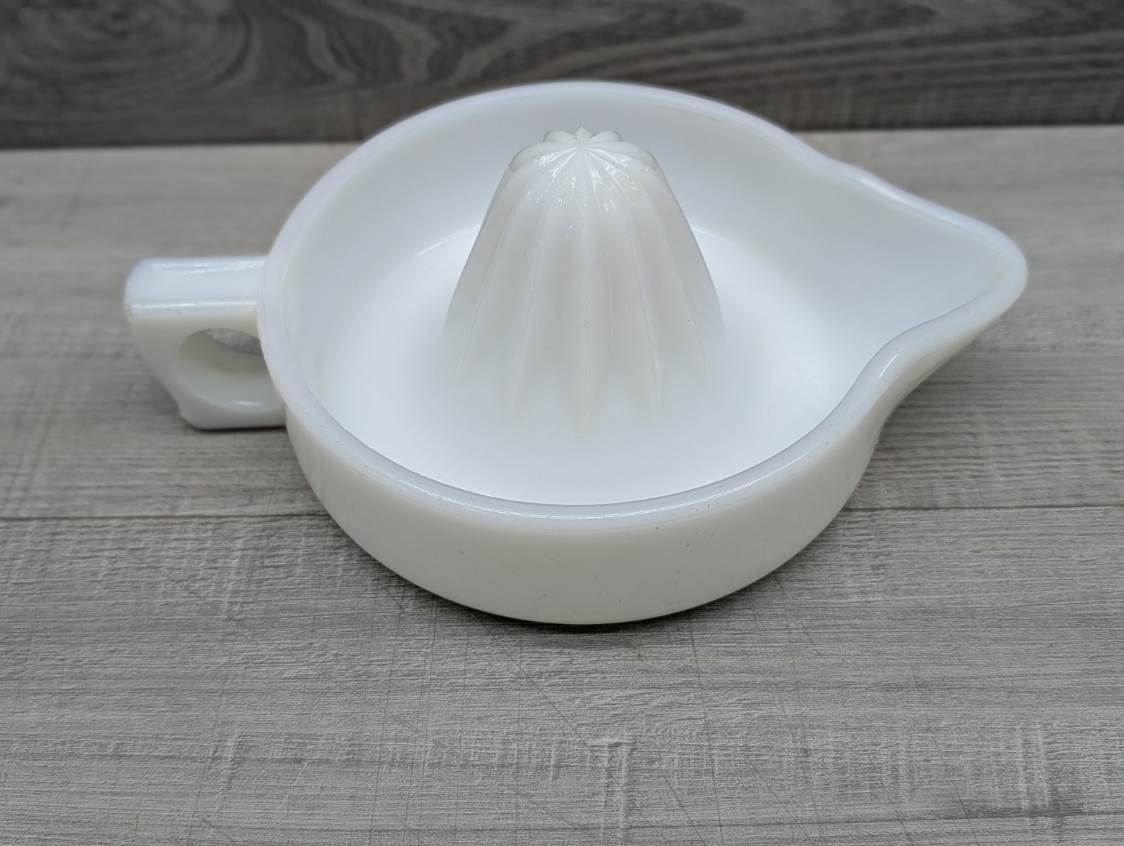 Vintage Sunkist Milk Glass Juicer Reamer Extractor With Pour Spout & Handle.