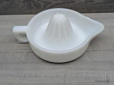 Vintage Sunkist Milk Glass Juicer Reamer Extractor With Pour Spout & Handle.