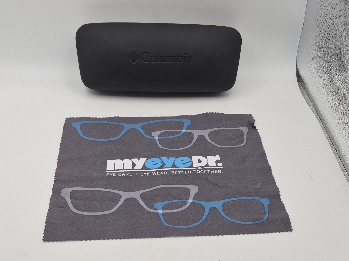 Colombia Black Sunglasses Case and Dust Cloth thumbnail 3