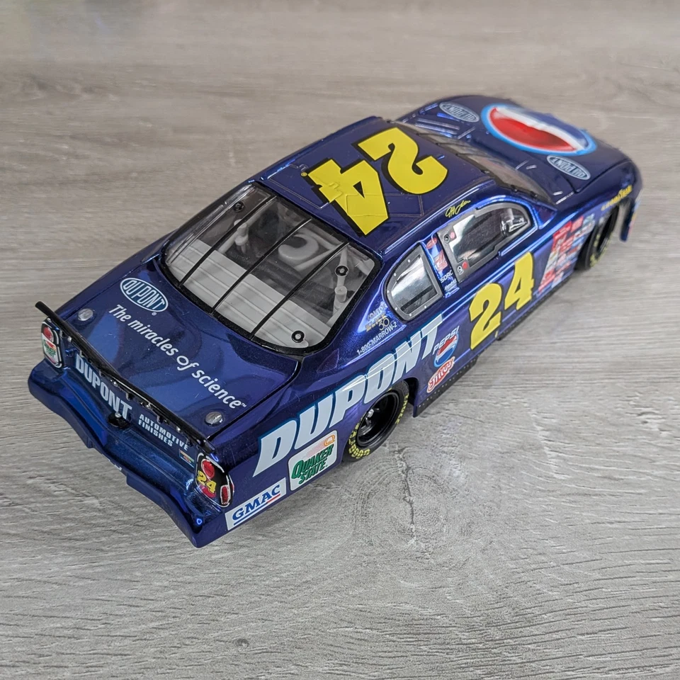 Acción 1:24 2001 Chevy Monte Carlo - Jeff Gordon Pepsi/Dupont Color Cromo Foto 3 de 4