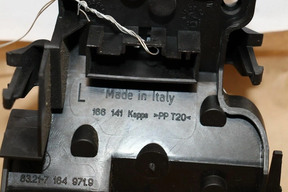 Держатель гнезда для задней лампы 2008-2012 BMW135i E82 левый от оригинального производителя б/у - Изображение 4 из 4