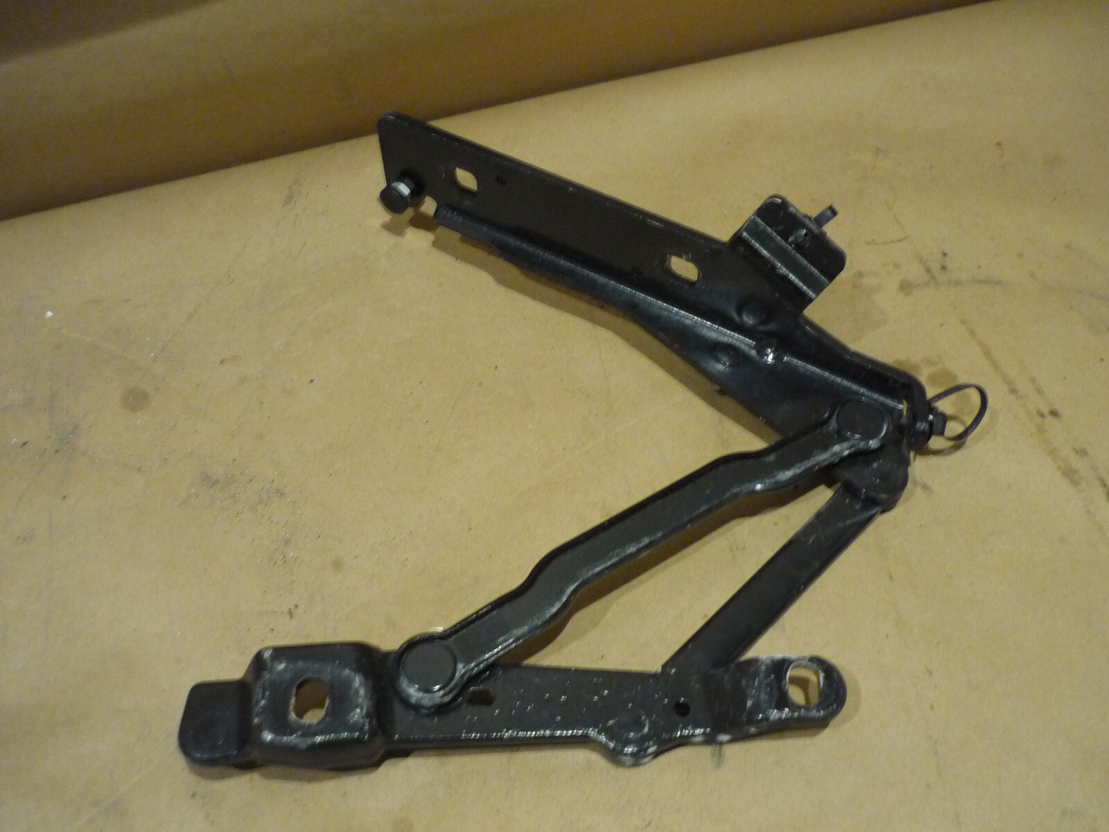 Ferrari California - LH Trunk Lid Hinge Assy - PN 70001686