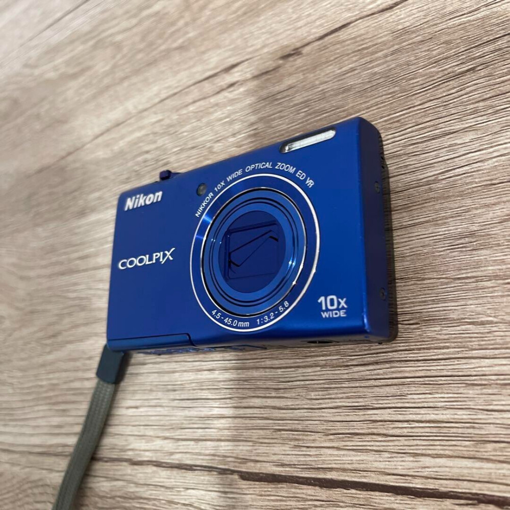 Nikon COOLPIX S6200 Digital Camera 16.0MP 10x Optical Zoom English
