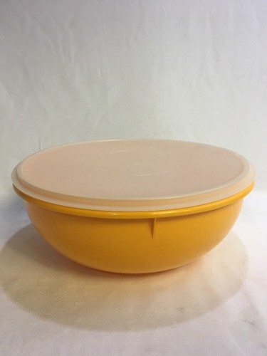 tupperware large yellow fix n mix 26 cup mixing bowl with lid