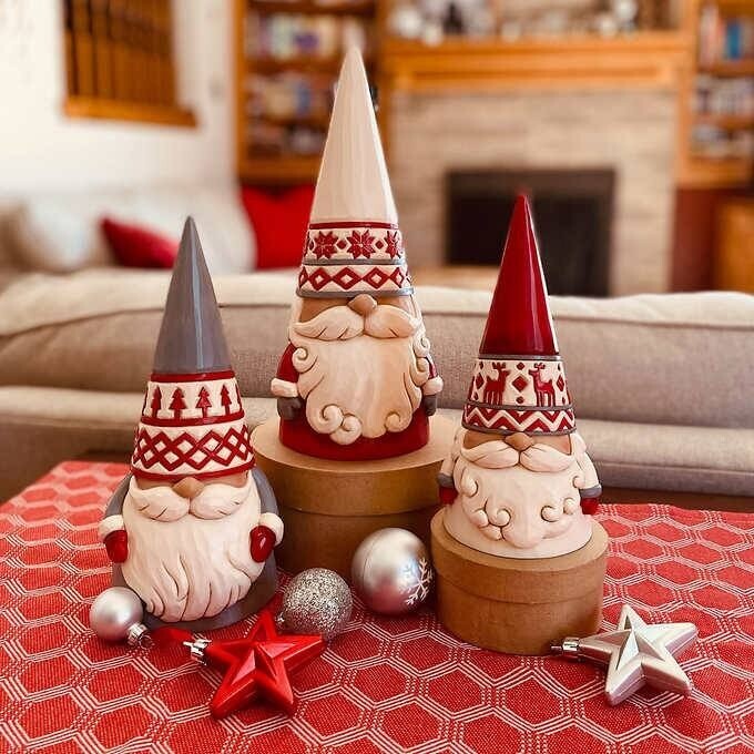 Heartwood Creek By Jim Shore – Gnomo Con Cappello Di Natale A LED – Ornamento Da Appendere In Stile Intagliato