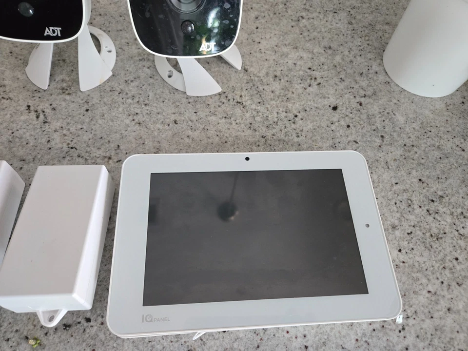 **5 cameras** ADT Home Security System Equipment IQ Panel, Doorbell Camera.  - Image 4 of 4