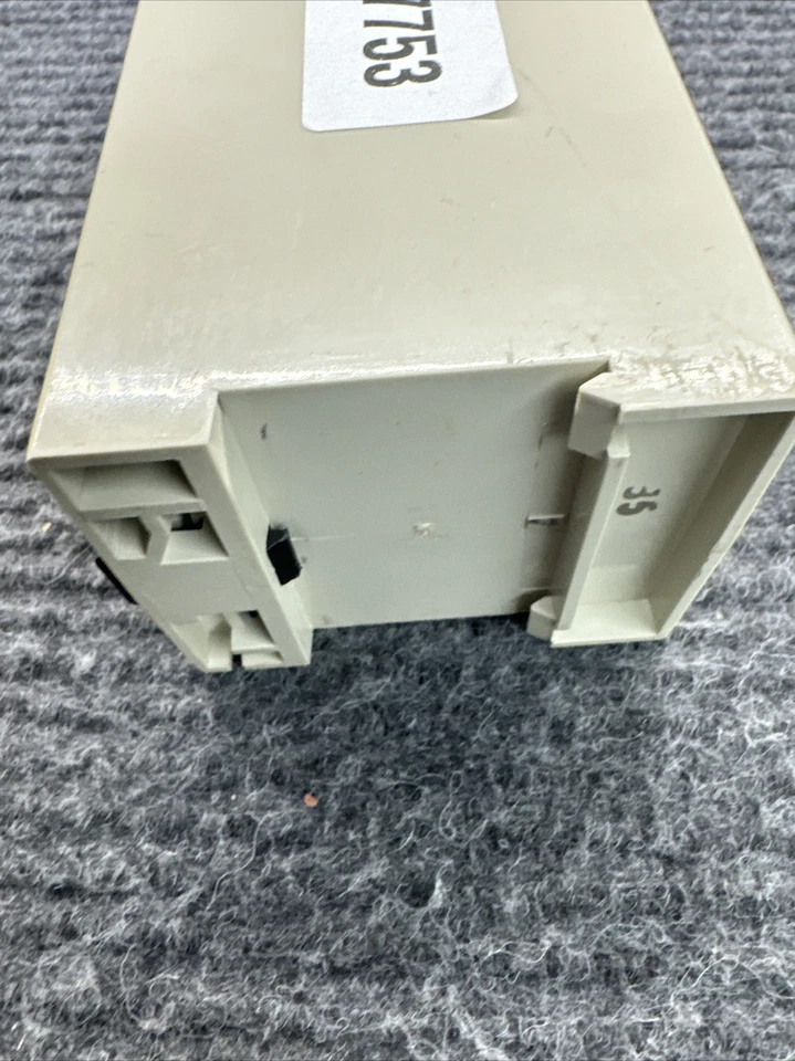 Relé de subtensión Basler Electric BE4-27 120V 12P 50/60 Hz 3A1N2 UFB Foto 4 de 4