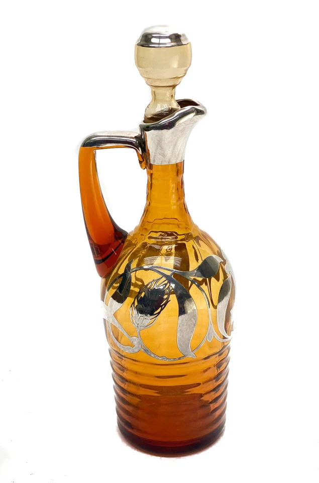 Decantador de vidrio ámbar con superposición de plata Continental. Diseños de hojas y florales  Foto 2 de 4