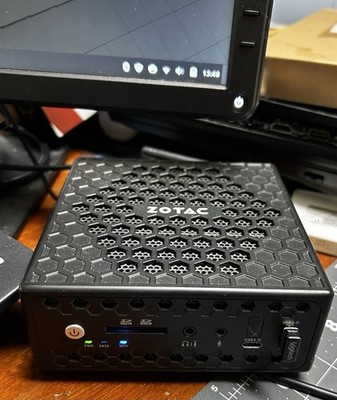 ZOTAC ZBOX-CI323 Nano Micro Celeron N3150 1.60 GHz 4GB RAM 500GB SATA HD Linux