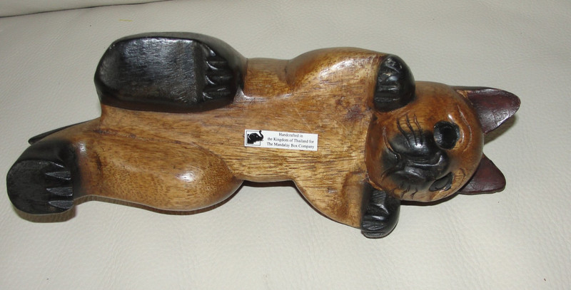 Vtg Hand Carved MANDALAY BOX CO Wooden hanging Cat Statue THAILAND Home Decor 9"