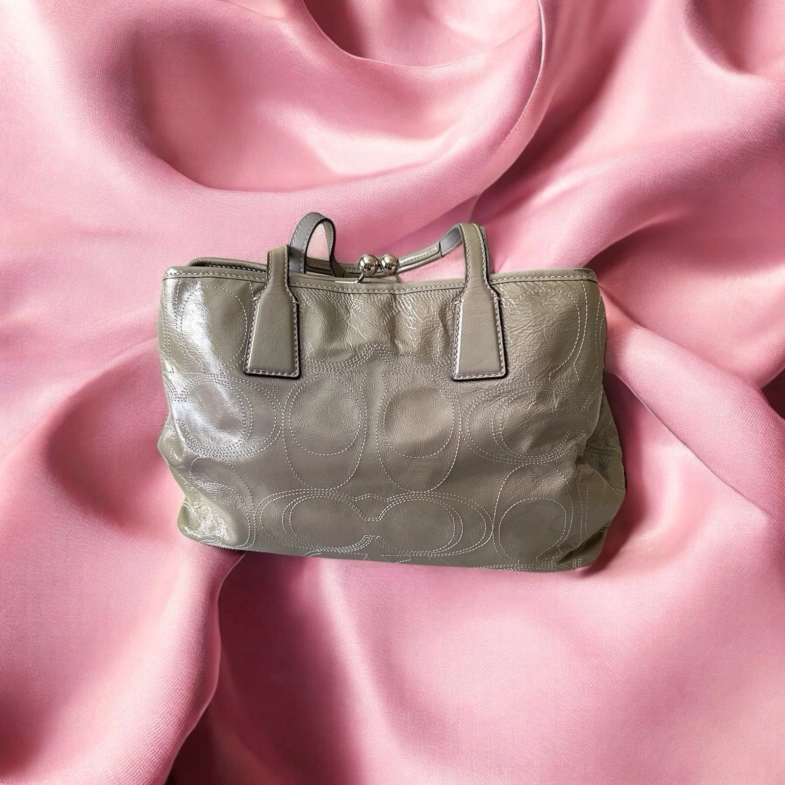 Borsa Coach Signature F15658 grigia in pelle verniciata Kisslock