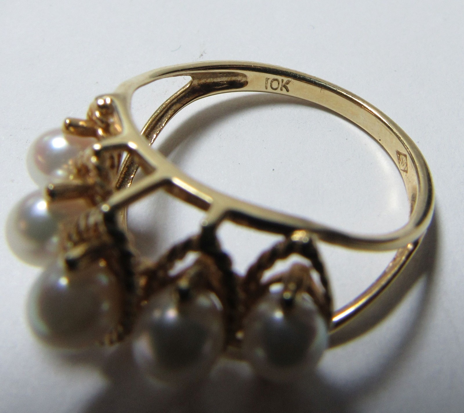 SOLID 10K GOLD RING WITH FIVE ROUND CULTURED PEAR… - image 2