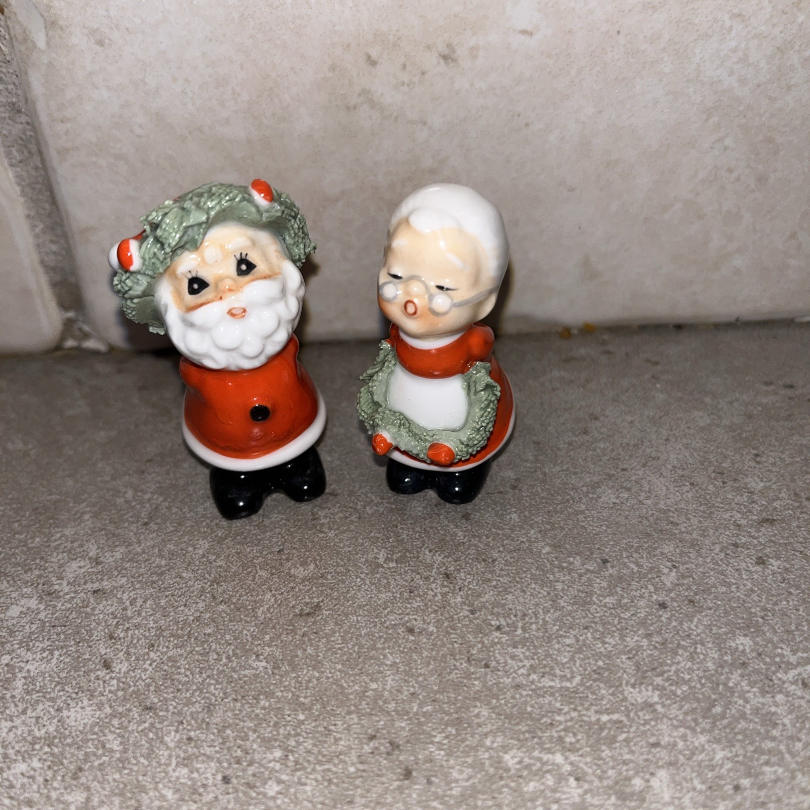VTG Napco Ware Miniature Figurines Santa & Mrs. Claus Kissing Bone China EUC!