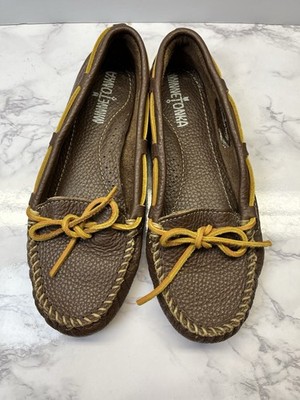 Minnetonka Brown Leather Moccasins Loafers Sz 6 Yellow Lace Rubber Sole