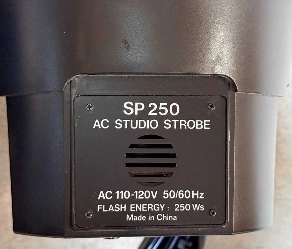 Pro 4-Light Studio Strobe Kit with Extensive Accessories - Image 4 of 4