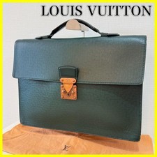 Borsa da lavoro Louis Vuitton in pelle verde Taiga Epicea 14,96 pollici