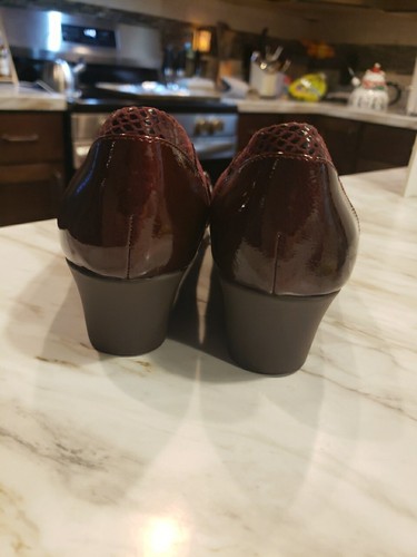 KIM ROGERS Maila Wine Ultra Comfort Wedge Buckle Accent Slip On Women’s Sz 8.5M - Picture 11 of 16