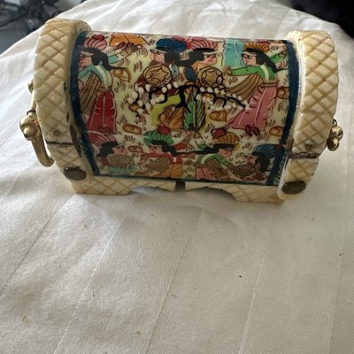 VINTAGE HAND PAINTED CAMEL BONE TRINKET BOX WITH GOLD COLOR HANDLES 4 x2 x1.75 