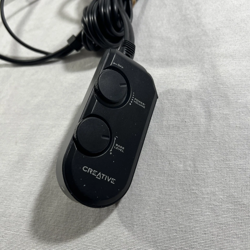 Controlador de volumen/bajo Creative Labs MZ0005 para sistema de altavoces Inspire T2900 Foto 2 de 4