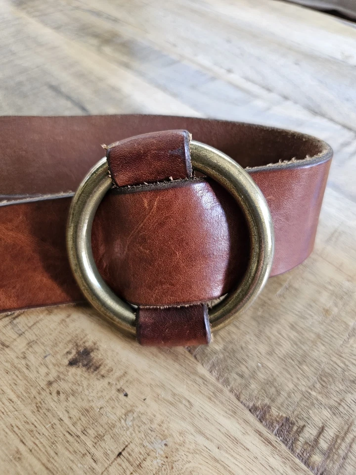 J. Cinturón para mujer Crew Geniune de cuero italiano dorado hebilla redonda hecho en EE. UU. Foto 3 de 4