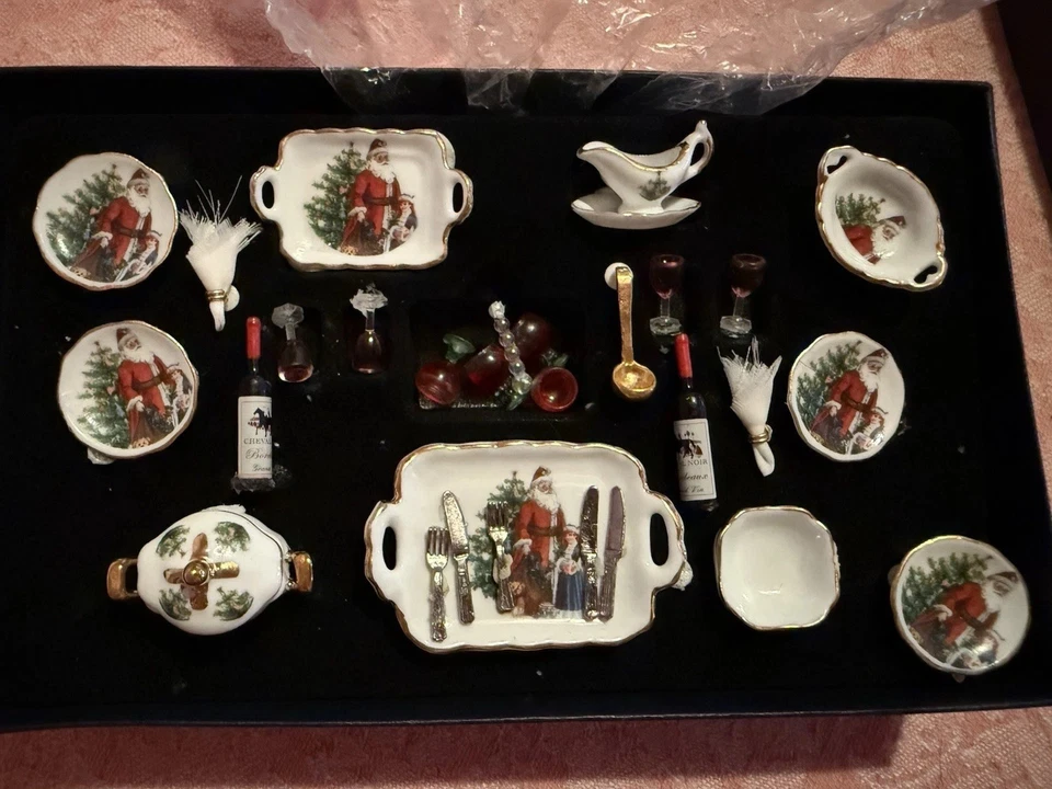 Dollhouse Miniature - Reutter Porzellan Germany Christmas Santa Dining Table Set - Image 2 of 4