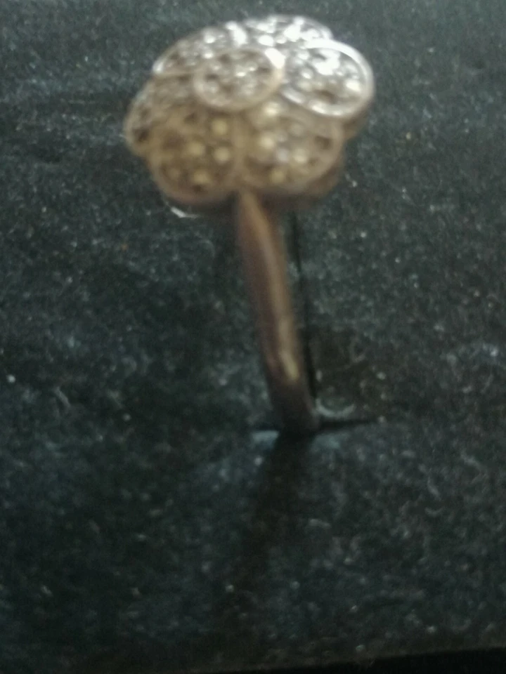Anello in argento 925 da donna a forma di fiore con pasta diamantata anni 70 - Immagine 3 di 4