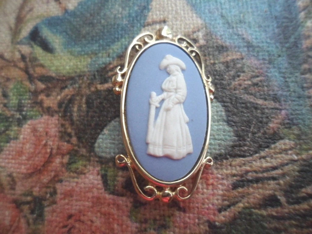 Wedgwood brooch 2024