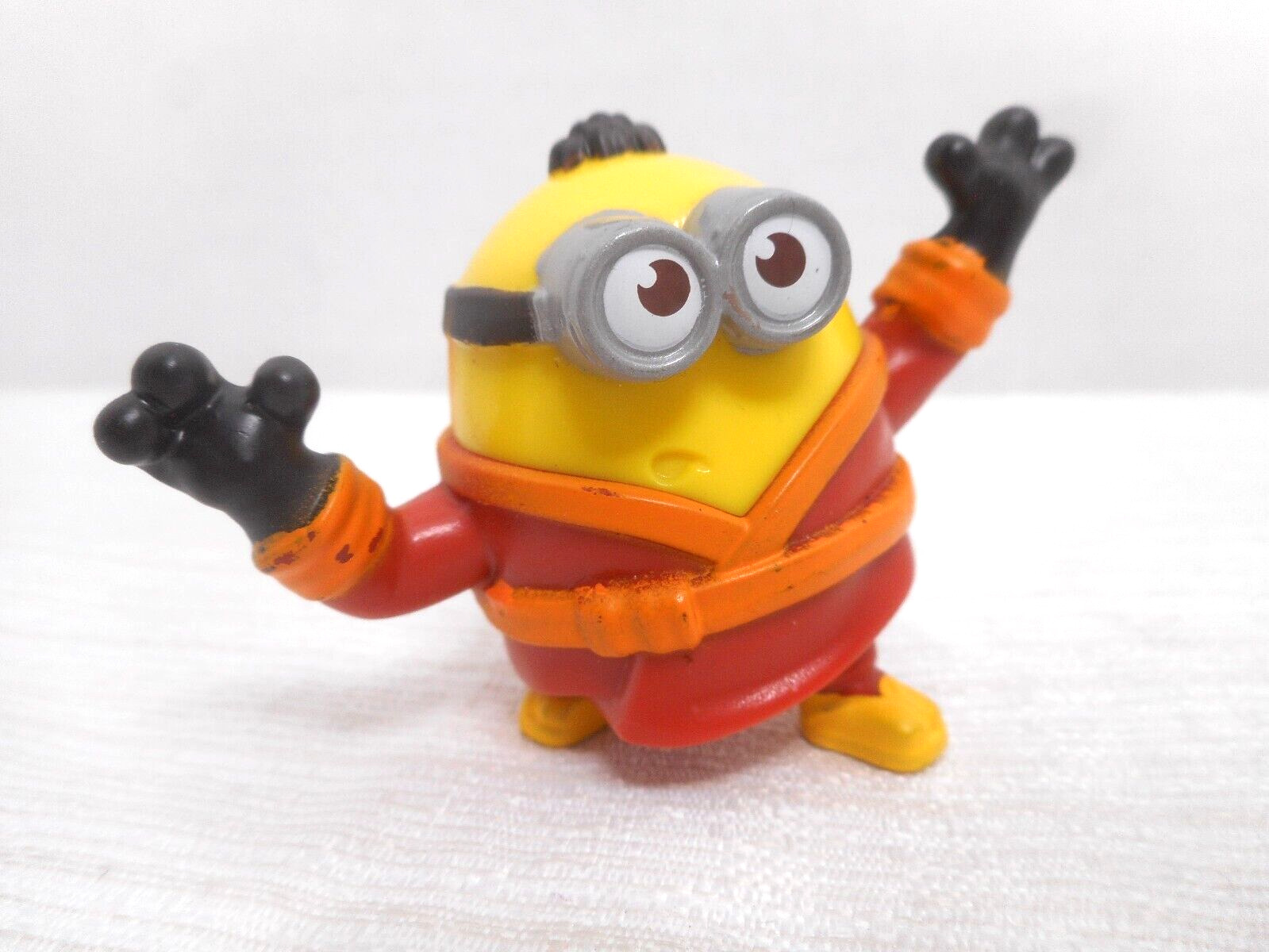 2019 Despicable Me Minion McDonald’s Toy Figure Collectible in Red Robe 2 Eyes
