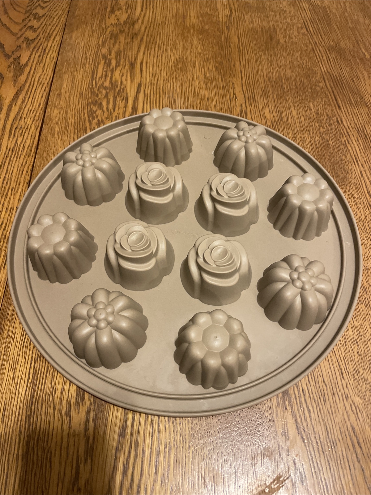 Pampered Chef Silicone 13" Round 12 Muffin Cupcake Dessert Pan Mold Flower 1613 eBay