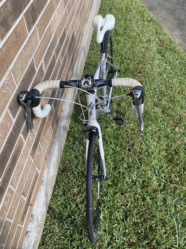 SPECIALIZED Dolce Elite Road Women's. Silver, used (in good condition).  - Image 3 of 4