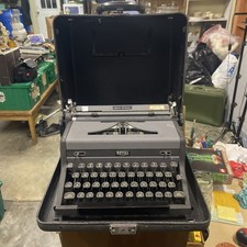 Used Vintage 1940's ROYAL QUIET DE LUXE Portable TYPEWRITER with CASE - WORKING thumbnail
