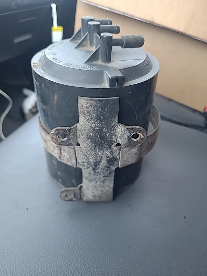 Bote de carbón Mopar Dodge Dart Evap 1973-76 3577595 Foto 4 de 4