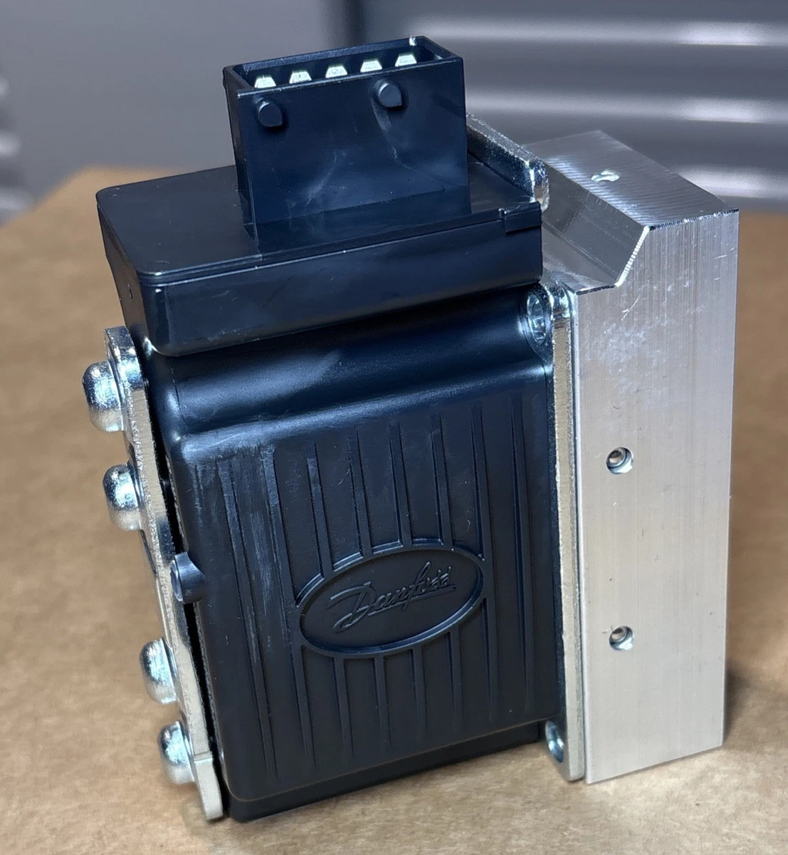 11293935 PVED-CX4-S7-SP DANFOSS VALVE OEM 11-32 Volt Amp photo 6