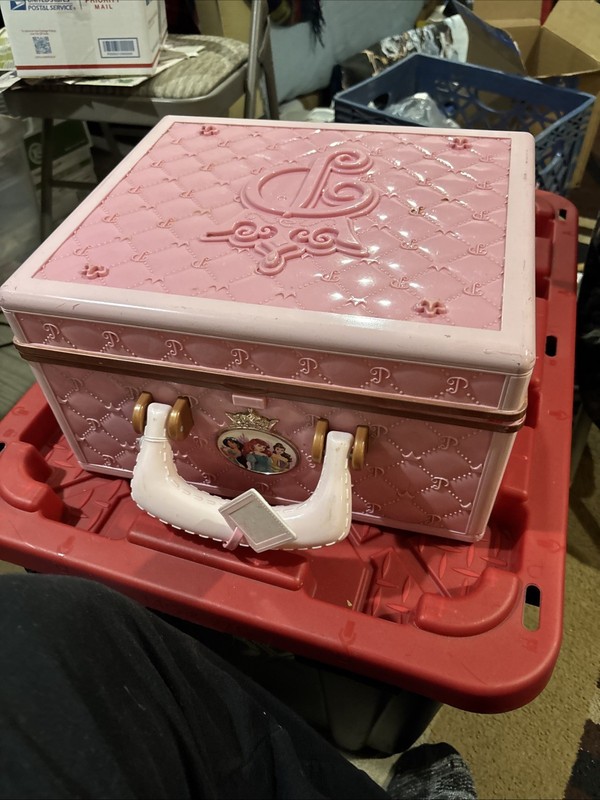 Vintage Disney princess traveling vanity with light up mirror makeup and accesso