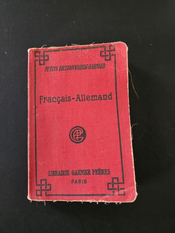 Vintage French to German Dictionary