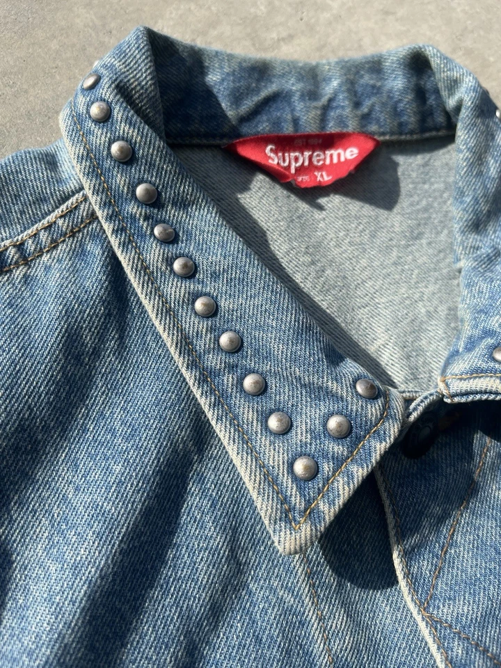 Chaqueta vaquera con tachuelas Supreme talla XL SS17 Foto 4 de 4