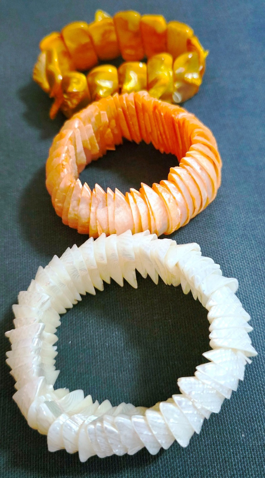 Cool 3pc Shell Styled Stretch Bracelets + Extra - image 2